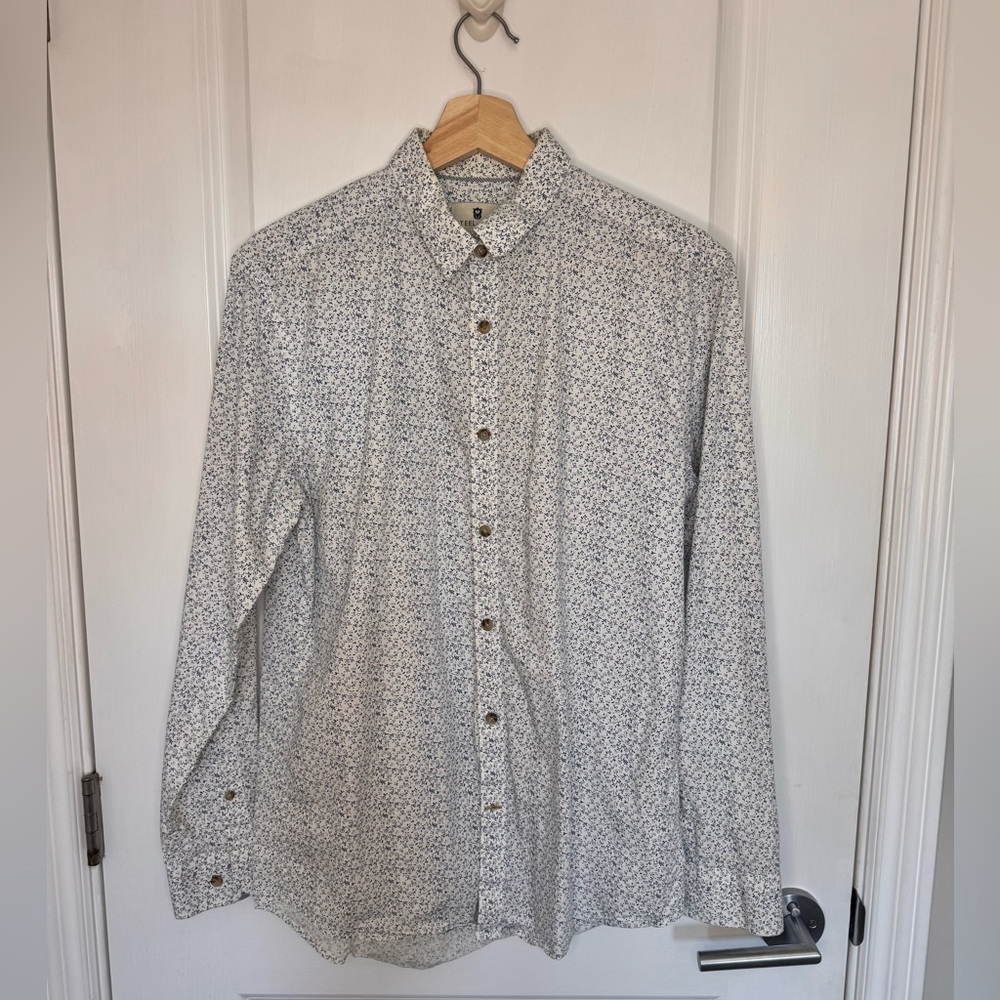 STEEL AND JELLY Men’s Floral Button-Up Long Sleeve Shirt in White Blue